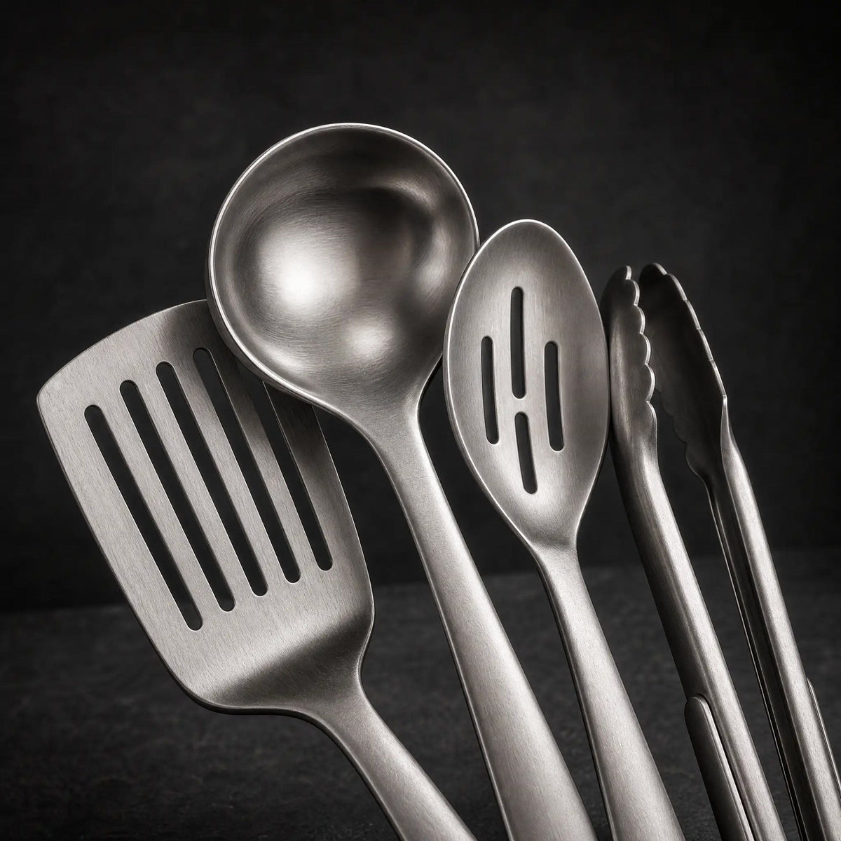 Spatula, kepçe, delikli kaşık ve maşa uçları