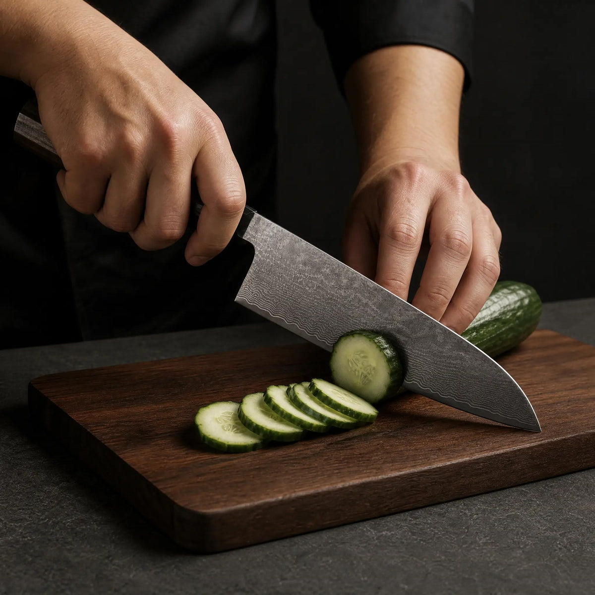 Şam Santoku ile salatalık dilimleme
